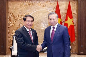 党中央总书记、国家主席苏林会见老挝万象市委书记、市人民议会主席阿沙庞通。