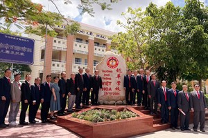 芹苴市华文辅助会召开第十六届代表大会。