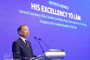党中央总书记、国家主席苏林在第23届香格里拉对话会上发表主旨演讲，并回答与会代表提问。图自越通社