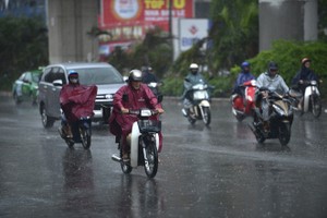 北部山区和中游地区局部有大雨至暴雨 。