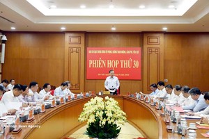 6月18日上午，越共中央总书记、国家主席苏林在河内主持召开越南党中央反腐败、反浪费和反消极工作指导委员会第30次会议。图自越通社