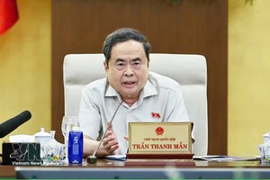 国会主席陈青敏发表讲话。图自越通社