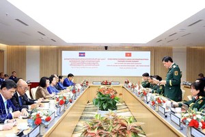柬埔寨国会主席访问越南军队电信工业集团。图自越通社