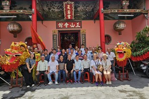 福建金龙团庆贺龙王宝诞 传承龙狮文化精神