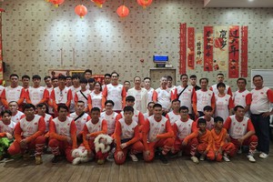 本市周馆仁义堂龙狮团举行关圣帝君宝诞暨仁义堂先师周龙宝诞联欢聚会合照。图：心雨