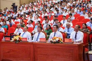 中央及地方各级代表出席纪念仪式。图：阮荘