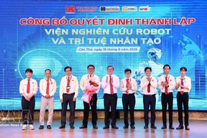 DNC机器人与人工智能研究院（DNC-IRAI）成员合影。图自越通社