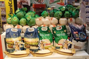  图片：印度民众在马德拉斯市场出售甘蔗。 图片：法新社／越通社