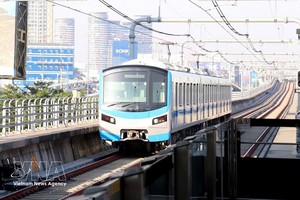 滨城-仙泉地铁1号线列车从胡志明市中心向仙泉方向行驶。图自越通社
