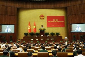 党中央总书记、国家主席苏林在河内会见由中央书记处管理的后备干部代表。图自越通社