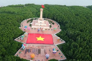 庆祝“9·2”国庆81周年，河内—金瓯角旗台举行升旗仪式。