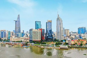 从西贡河眺望胡志明市金融中心，该中心被定位为未来国际金融中心的核心。图：黄雄