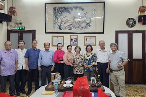 市各民族文学艺术协会成立茶道俱乐部 。图：心雨