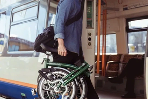 乘客若有符合尺寸规定的折叠自行车，可携带上地铁。