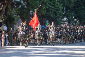 越南人民公安的骑兵方阵。