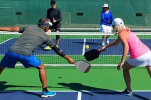 匹克球运动吸引了众多爱好者。