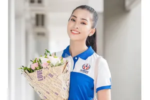 Hoa hậu Tiểu Vy về trường, tham gia buổi học đầu tiên