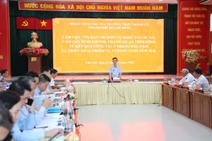 Phó Bí thư Thành ủy TPHCM Đặng Minh Thông chủ trì buổi làm việc. Ảnh: LÊ THOA