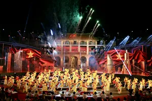 Các chương trình nghệ thuật hoành tráng ngoài trời, góp phần quảng bá thương hiệu TPHCM và bồi đắp tình yêu quê hương, đất nước tới người trẻ qua những tác phẩm nghệ thuật, lịch sử. Ảnh: DŨNG PHƯƠNG