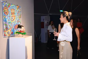 Khách tham quan triển lãm