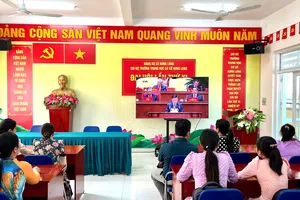 Chiều 23-1, Đảng ủy xã Hưng Long (TPHCM) tổ chức theo dõi trực trực tiếp Lễ bế mạc Đại hội đại biểu toàn quốc lần thứ XIV của Đảng.