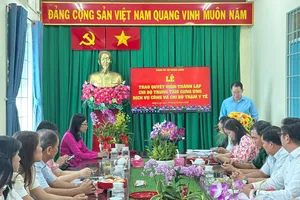 Công bố quyết định thành lập các chi bộ cơ sở trực thuộc Đảng bộ xã Hưng Long (TPHCM)