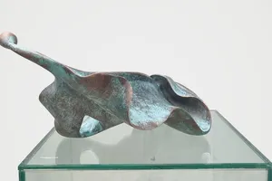 Điêu khắc “nhẹ hóa” kim loại của Trần Việt Hưng