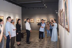 Khách tham quan chuyên đề