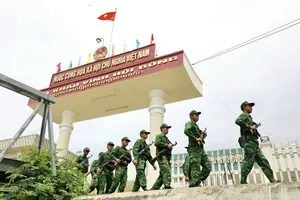 Bộ đội biên phòng tuần tra. ẢNH: DŨNG PHƯƠNG