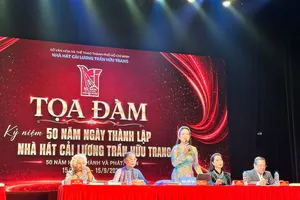 NSND Nguyễn Thị Thanh Thúy, Phó Giám đốc Sở Văn hóa - Thể thao TPHCM, phát biểu tại tọa đàm Kỷ niệm 50 năm ngày thành lập Nhà hát Trần Hữu Trang sáng 17-9. Ảnh: THANH HIỆP