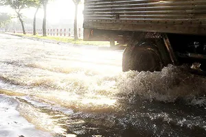 Nhiều tuyến đường Cần Thơ ngập nặng sáng 10-9