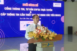 Ông Nguyễn Phương Lam, Giám đốc VCCI Cần Thơ công bố ra mắt cổng thông tin
