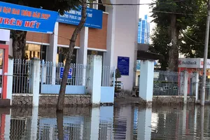 Người dân Cần Thơ đối mặt đợt triều cường lớn trong năm