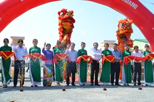 Khánh thành nhà máy điện mặt trời đầu tiên tại Hậu Giang