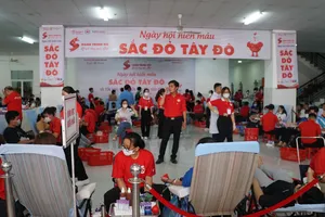 Quang cảnh Ngày Hội sắc đỏ Tây Đô