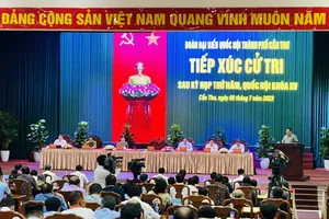 Quang cảnh buổi tiếp xúc cử tri sáng 8-7