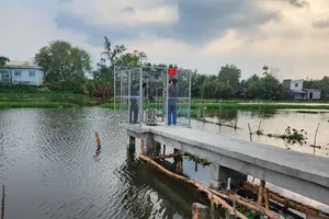 Một trạm quan trắc đo độ mặn tại huyện Long Mỹ, tỉnh Hậu Giang