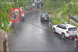  Chạy xe với tốc độ cao lao vào nhà dân, 2 sinh viên nước ngoài thương vong