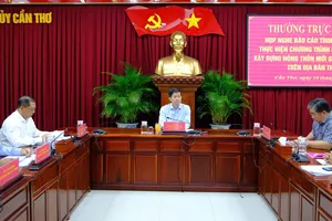 Bí thư Thành ủy TP Cần Thơ Lê Quang Tùng chủ trì cuộc họp