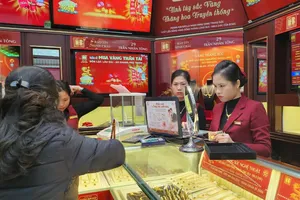 Giá vàng tăng, sản phẩm vàng tài lộc vẫn “cháy hàng”