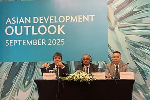 ADB nâng dự báo tăng trưởng kinh tế Việt Nam lên 6,7%