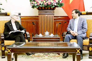 Bộ trưởng Bộ Ngoại giao Bùi Thanh Sơn tiếp  Thứ trưởng thứ nhất Bộ Ngoại giao Hoa Kỳ Wendy Sherman Ảnh: TTXVN