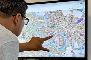 Cổng thông tin dữ liệu TN-MT giúp người dân thuận tiện  trong việc tìm kiếm thông tin đất đai. Ảnh: HOÀNG HÙNG