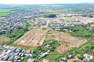 Dự án phim trường Vina gần 60ha tại TP Quảng Ngãi, tỉnh Quảng Ngãi, trở thành khu đất hoang từ năm 2008 đến nay. Ảnh: NGỌC OAI