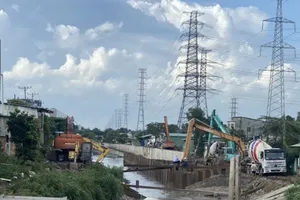 Công trình nạo vét, thi công bờ kè kênh Bình Hòa khi hoàn thành sẽ giải quyết  căn bản tình trạng ngập ở  TP Thuận An, tỉnh Bình Dương