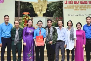 Nghệ sĩ Ưu tú Mỹ Uyên  trong ngày  kết nạp đảng