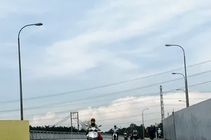 Đường Phạm Hữu Lầu vừa được thông xe giai đoạn 1 vào ngày 13-10