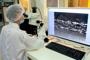 Nghiên cứu ở Nhà máy USM Healthcare,  chuyên sản xuất stent mạch vành tại SHTP. Ảnh: Hoàng Hùng