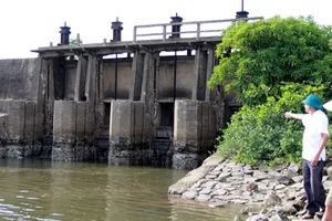 Hà Tĩnh: Tràn thủy lợi… gây bất lợi