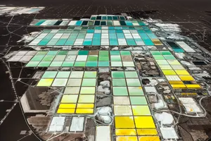 Khai thác lithium trên cánh đồng muối Salar de Atacama, miền Bắc Chile